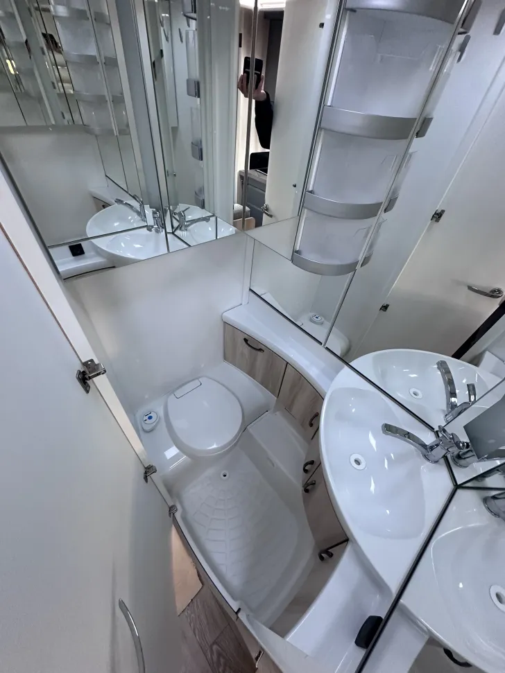 Fahrzeugbild Hobby De Luxe 490 KMF #9