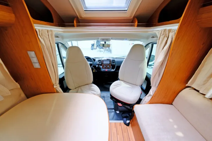 Fahrzeugbild XGO Coupe 303/Festbett/Garage/Klimaanlage/Markise #9