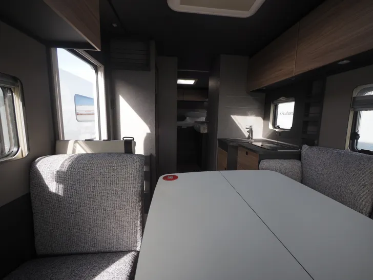 Fahrzeugbild Dethleffs Trend I 7057 EBL, 180 PS Autom., Loungesitzgr. #8