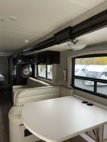 Fahrzeugbild THOR Motor Coach Miramar #9