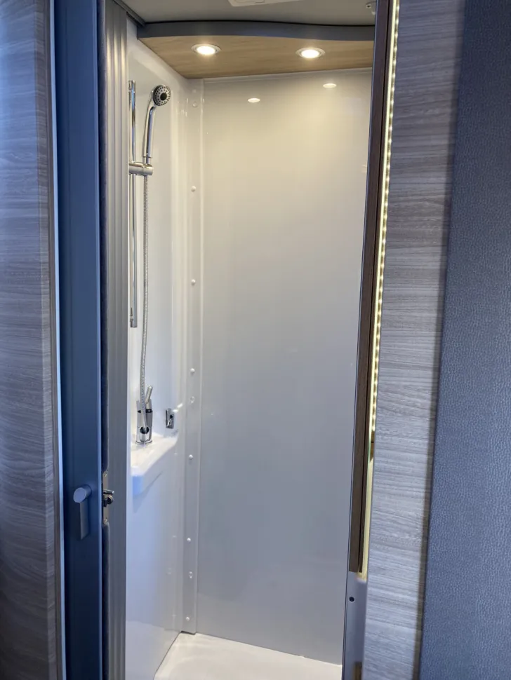 Fahrzeugbild Knaus VAN TI PLUS 650 MEG PLAT.SEL. Allrad #23