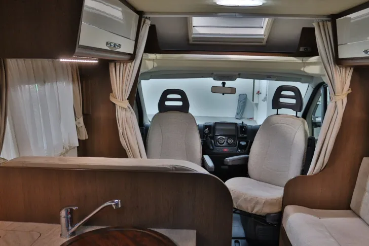 Fahrzeugbild Roller Team T-Line/2.Hand/Festbett+Hubbett/Garage/Klima #9