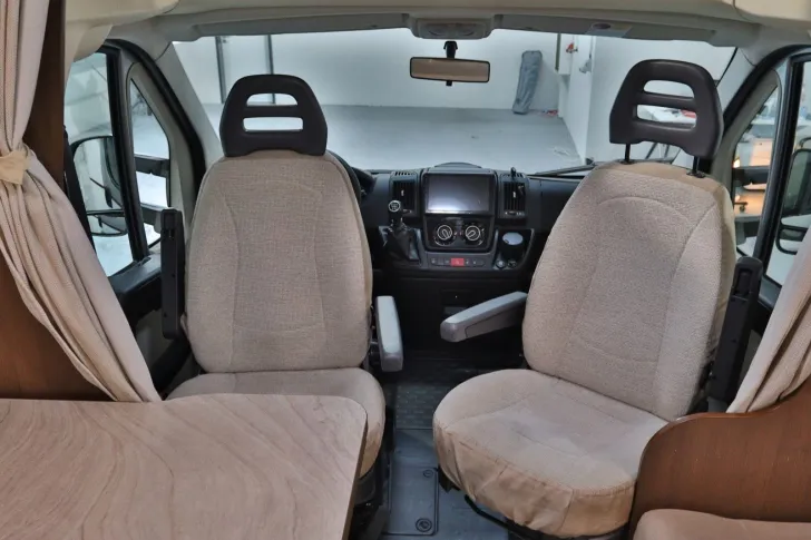 Fahrzeugbild Roller Team T-Line/2.Hand/Festbett+Hubbett/Garage/Klima #12