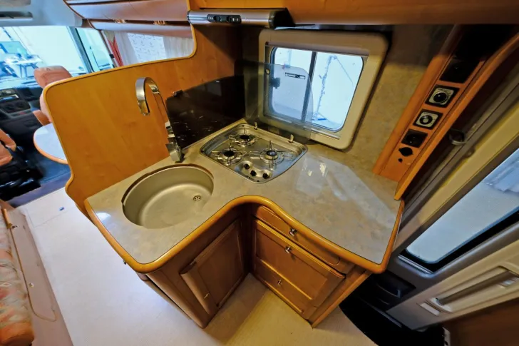 Fahrzeugbild RAPIDO LE RANDANNEUR 9048 DF - Hubbett - Klima #13