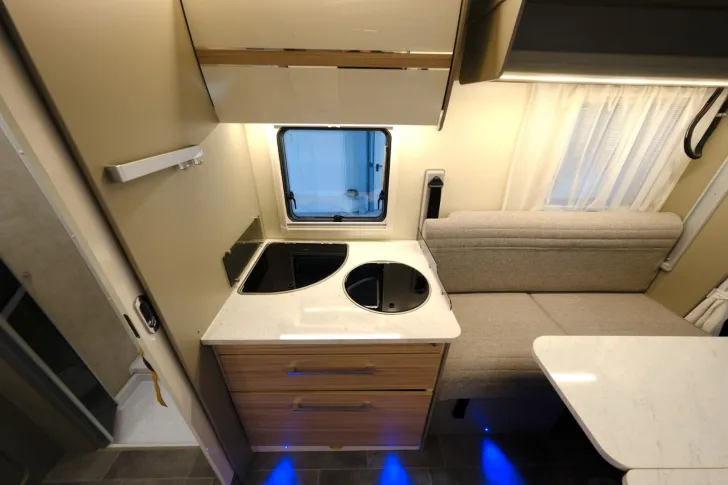 Fahrzeugbild Ahorn Camp Camp 640 Plus/Hubbett/Klima/Solar/Markise/TOP #12