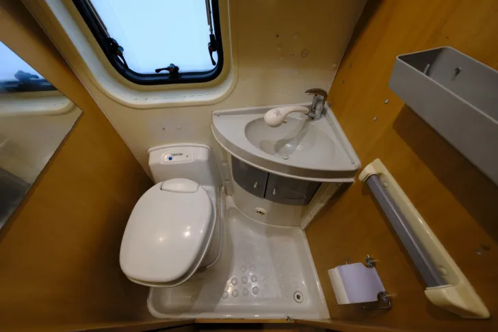 Fahrzeugbild Chausson Twist 600 Prestige - Festbett - Klima - AHK #17