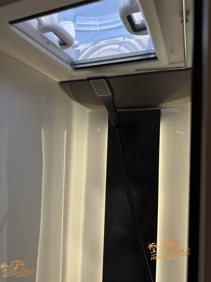 Fahrzeugbild LMC Cruiser 750 EL #21