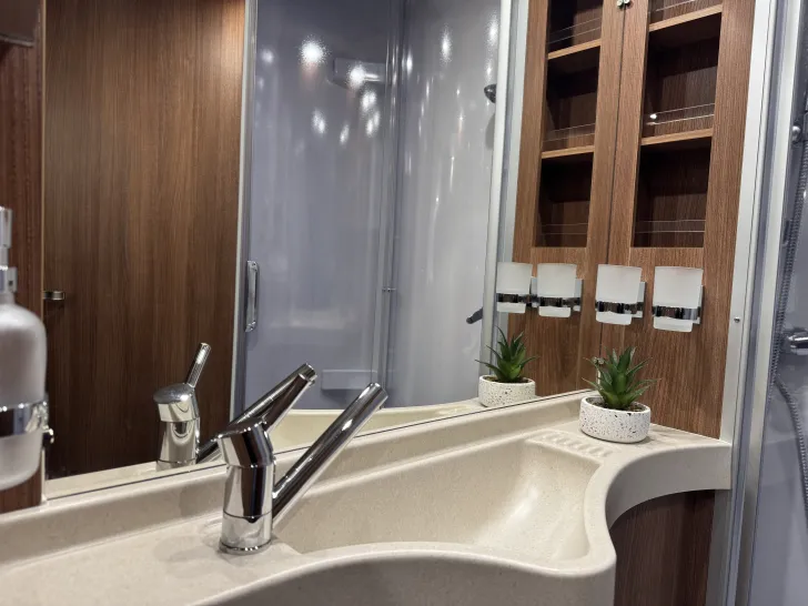 Fahrzeugbild Carthago C1-tourer T 143 KB-LE comfort 4.2t Autark Lithium & Solar #16