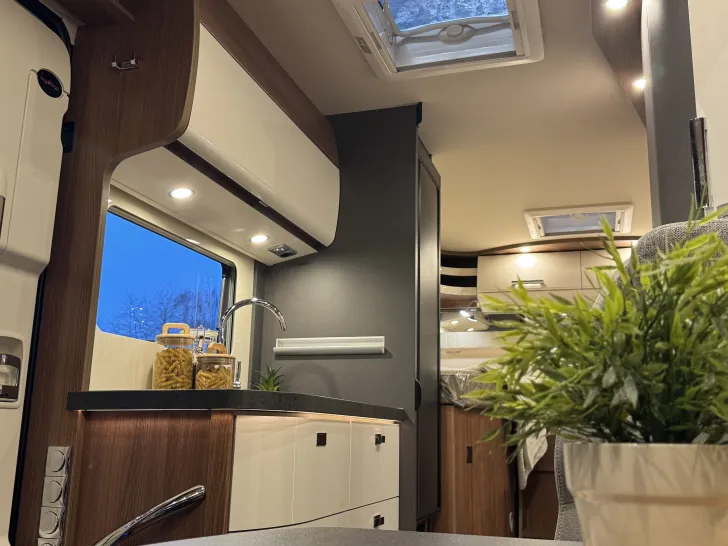 Fahrzeugbild Carthago C1-tourer T 143 KB-LE comfort 4.2t Autark Lithium & Solar #11