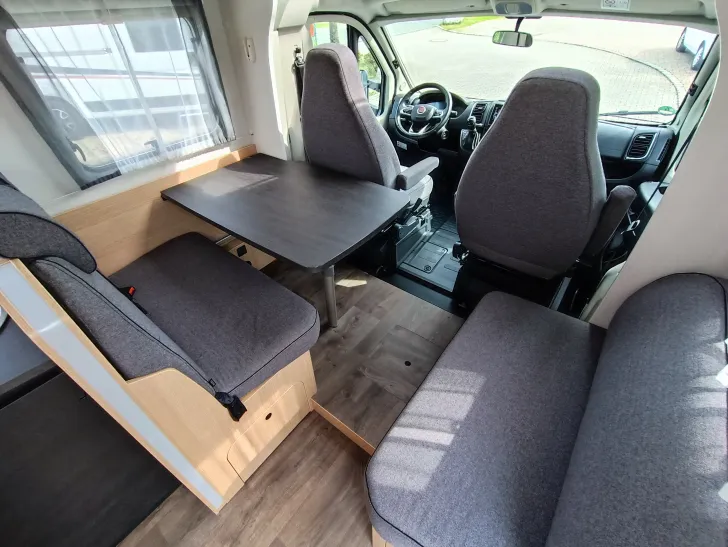 Fahrzeugbild Sunlight T 67 #9