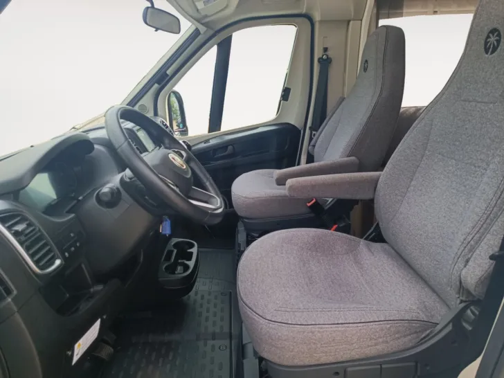 Fahrzeugbild Sunlight T 67 #7