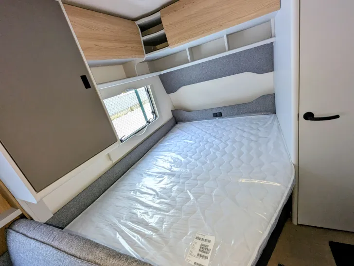 Fahrzeugbild Bürstner B66 480 TK 1,6 T AUFLASTUNG, ETAGENBETTEN #6