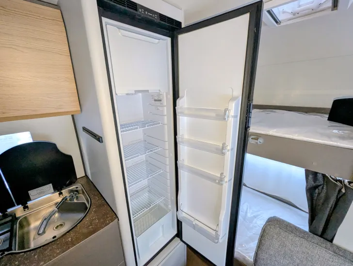 Fahrzeugbild Bürstner B66 480 TK 1,6 T AUFLASTUNG, ETAGENBETTEN #9