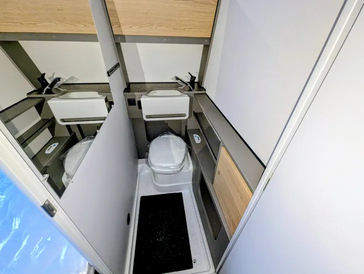 Fahrzeugbild Bürstner B66 480 TK 1,6 T AUFLASTUNG, ETAGENBETTEN #12