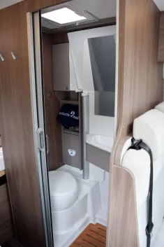 Bild 28 Carado CV600 pro+ *Aufstelldach*Schwenkbad*