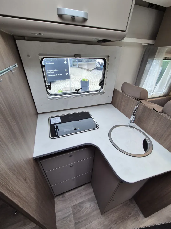 Fahrzeugbild Carado T447 pro+ *Hubbett*Markise*Safety-Paket* #19