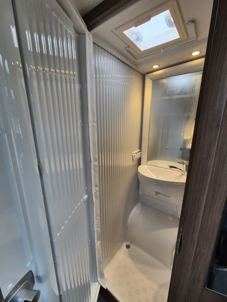 Fahrzeugbild Carado V337 *Markise*Fahrradträger* #24