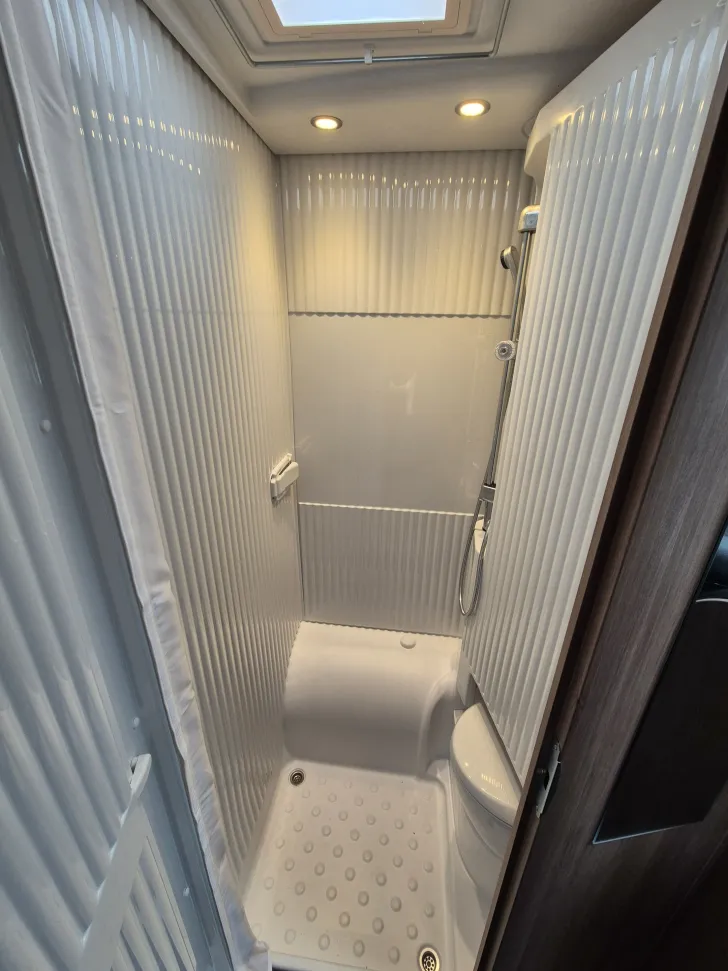 Fahrzeugbild Carado V337 *Markise*Fahrradträger* #26