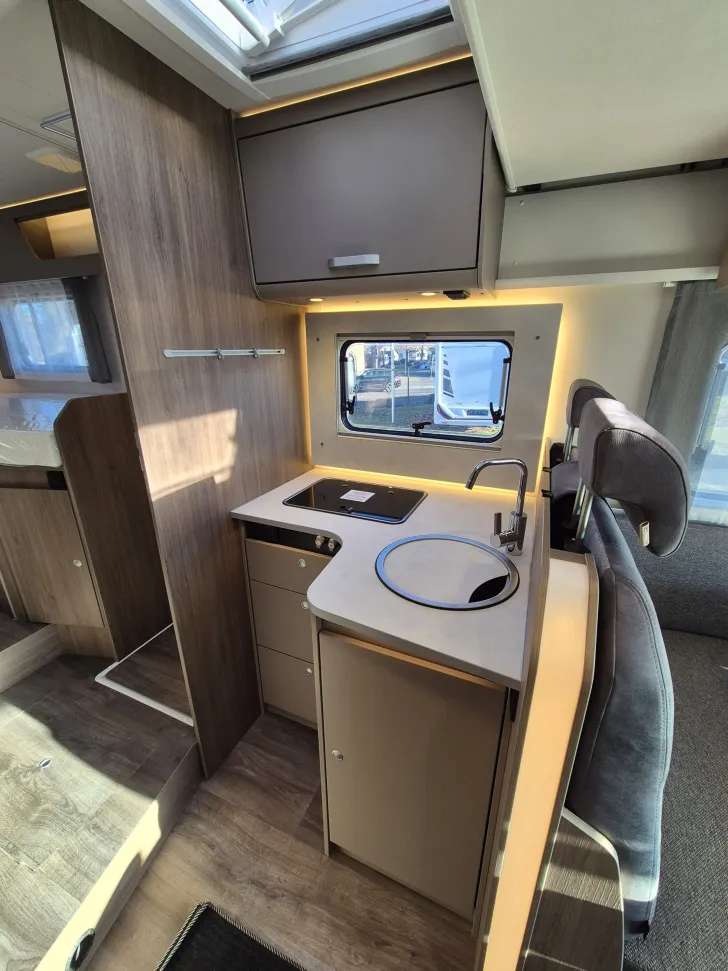 Fahrzeugbild Carado T447 pro+ *Hubbett*Bettumb.*Vorber.-Solar/RFK* #26