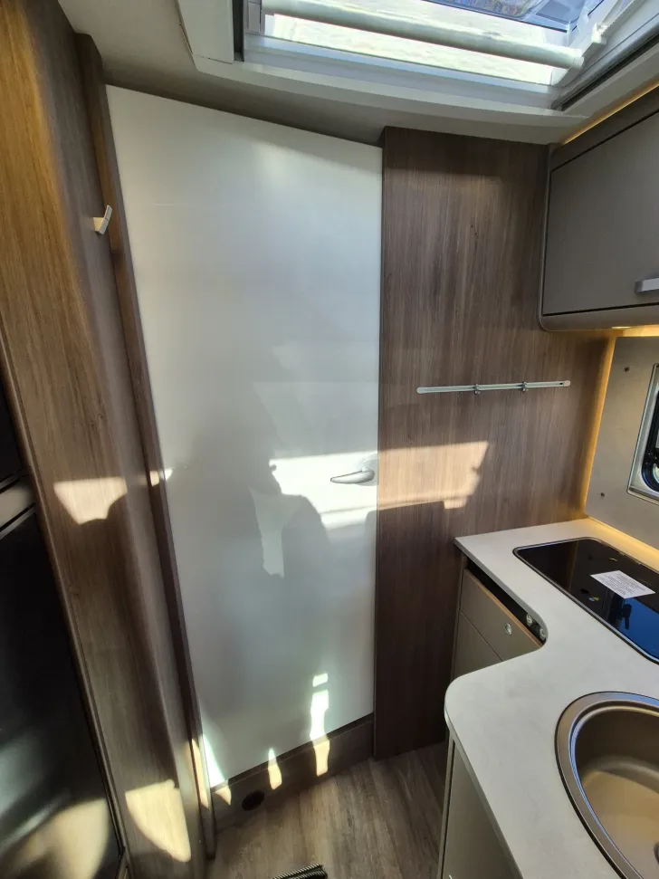 Fahrzeugbild Carado T447 pro+ *Hubbett*Bettumb.*Vorber.-Solar/RFK* #30