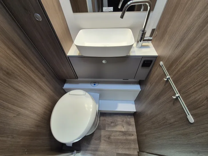 Fahrzeugbild Carado T447 pro+ *Hubbett*Bettumb.*Vorber.-Solar/RFK* #32