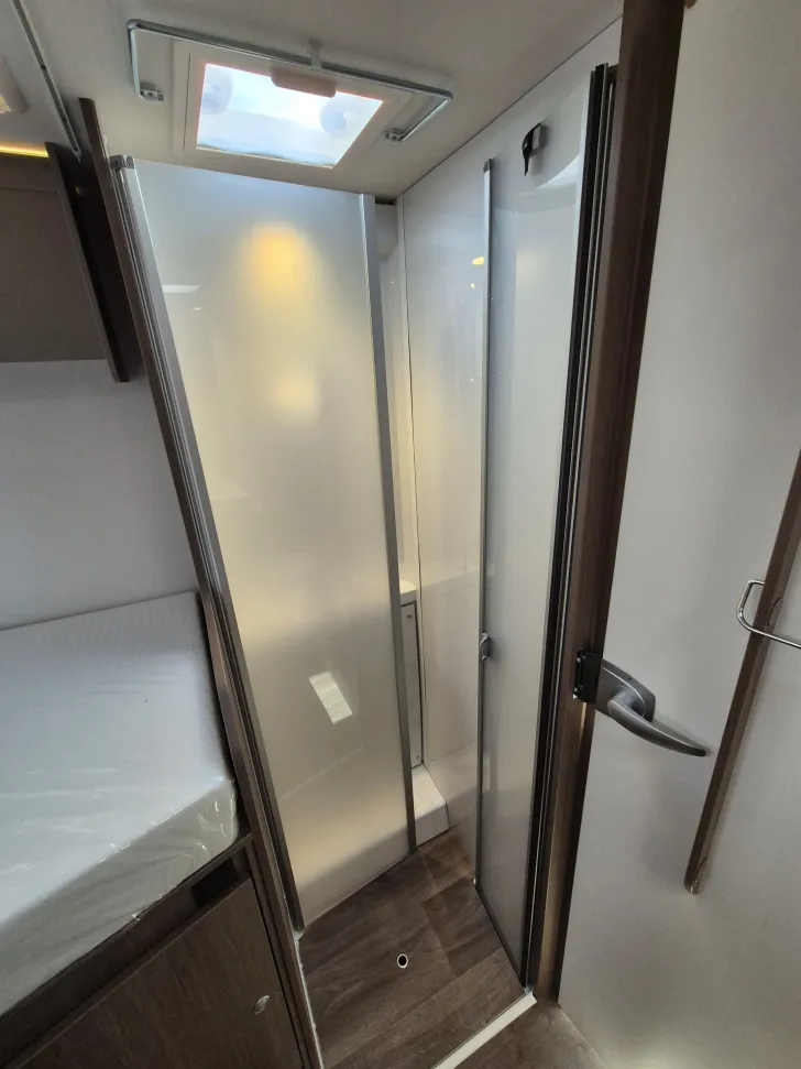 Fahrzeugbild Carado T447 pro+ *Hubbett*Bettumb.*Vorber.-Solar/RFK* #33