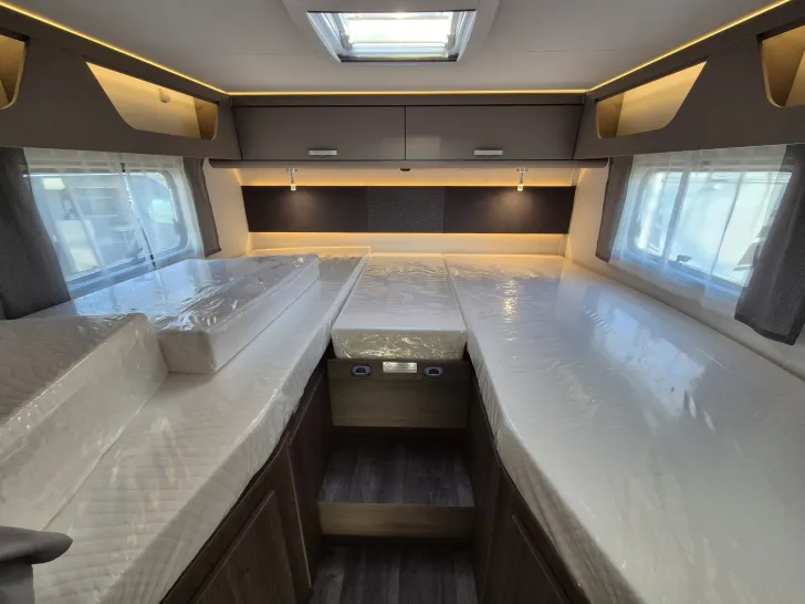 Fahrzeugbild Carado T447 pro+ *Hubbett*Bettumb.*Vorber.-Solar/RFK* #35