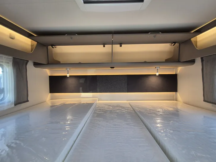 Fahrzeugbild Carado T447 pro+ *Hubbett*Bettumb.*Vorber.-Solar/RFK* #39