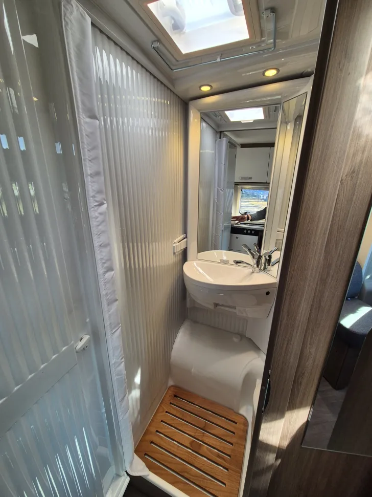 Fahrzeugbild Carado V132 pro+ *Bettenumbau*Safety*TV* #24