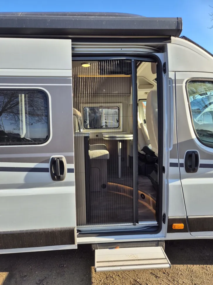 Fahrzeugbild Carado CV640 PRO+ Aufstelldach*Schwenkbad* #10