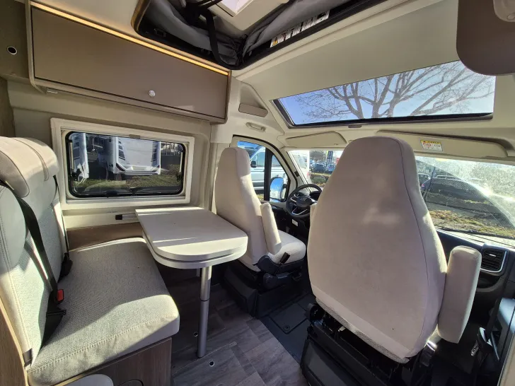 Fahrzeugbild Carado CV640 PRO+ Aufstelldach*Schwenkbad* #11