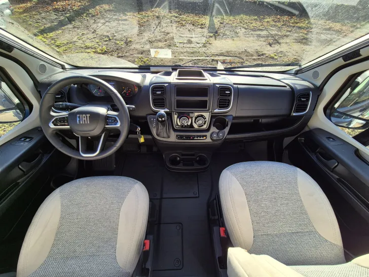 Fahrzeugbild Carado CV640 PRO+ Aufstelldach*Schwenkbad* #13