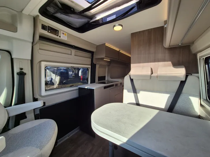 Fahrzeugbild Carado CV640 PRO+ Aufstelldach*Schwenkbad* #18