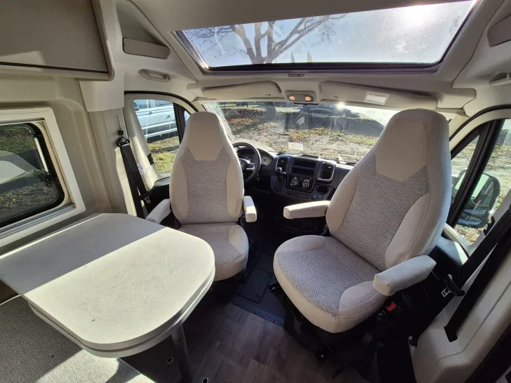 Fahrzeugbild Carado CV640 PRO+ Aufstelldach*Schwenkbad* #19