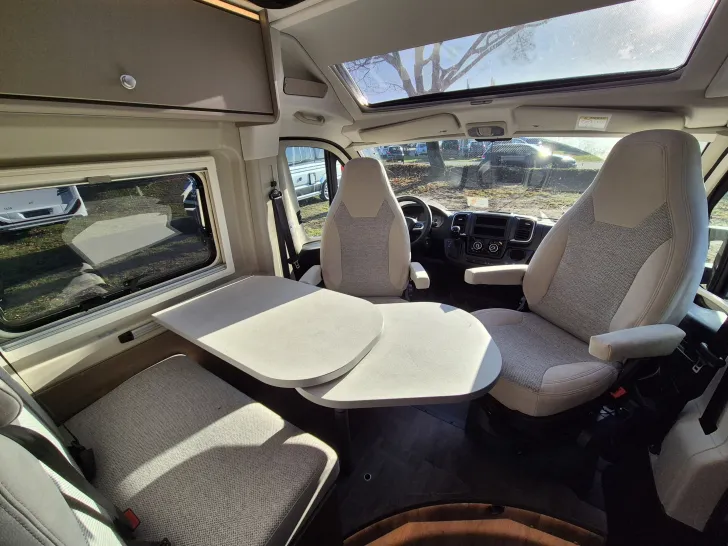 Fahrzeugbild Carado CV640 PRO+ Aufstelldach*Schwenkbad* #21