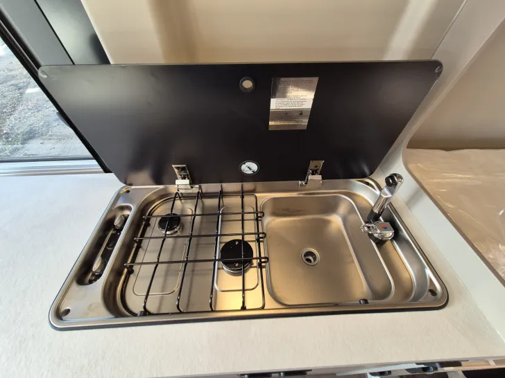 Fahrzeugbild Carado CV640 PRO+ Aufstelldach*Schwenkbad* #24