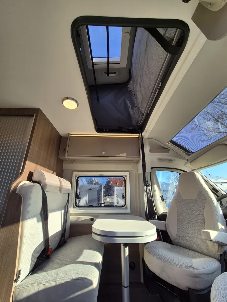 Fahrzeugbild Carado CV640 PRO+ Aufstelldach*Schwenkbad* #34