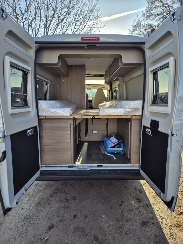 Fahrzeugbild Carado CV640 PRO+ Aufstelldach*Schwenkbad* #36