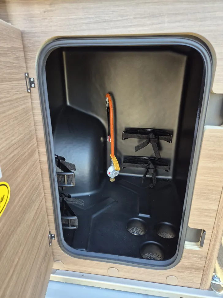 Fahrzeugbild Carado CV640 PRO+ Aufstelldach*Schwenkbad* #39