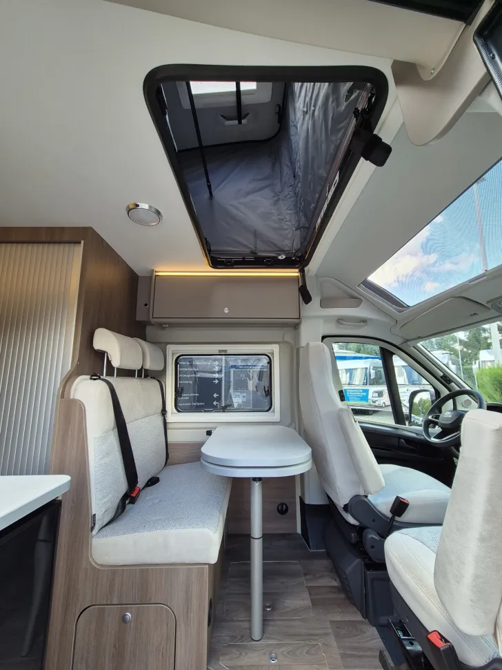 Fahrzeugbild Carado CV640 PRO+ Aufstelldach*Schwenkbad* #8