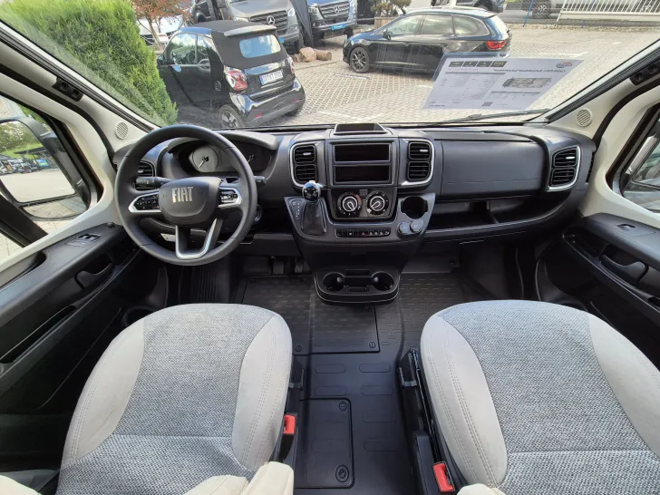 Fahrzeugbild Carado CV640 PRO+ Aufstelldach*Schwenkbad* #11