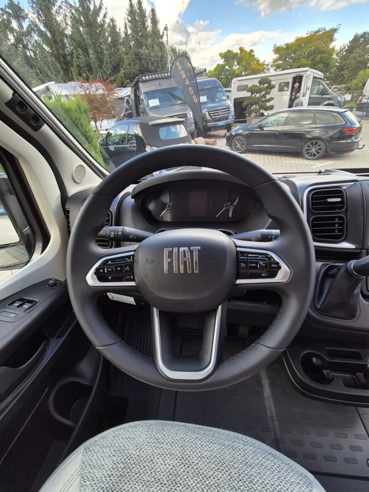 Fahrzeugbild Carado CV640 PRO+ Aufstelldach*Schwenkbad* #12