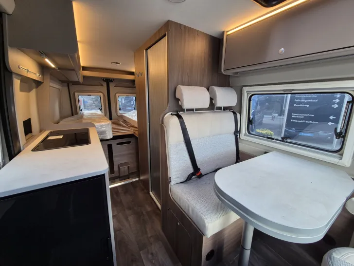 Fahrzeugbild Carado CV640 PRO+ Aufstelldach*Schwenkbad* #18