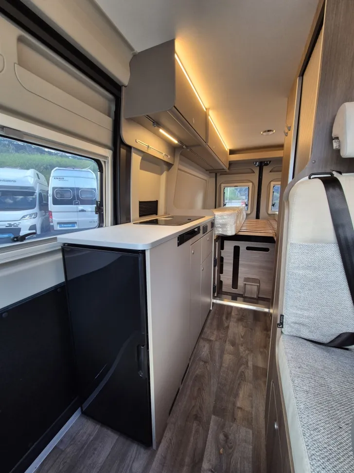 Fahrzeugbild Carado CV640 PRO+ Aufstelldach*Schwenkbad* #19