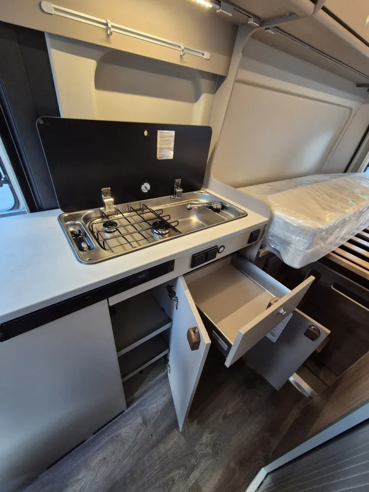 Fahrzeugbild Carado CV640 PRO+ Aufstelldach*Schwenkbad* #21