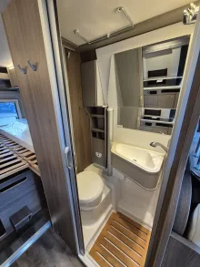 Fahrzeugbild Carado CV640 PRO+ Aufstelldach*Schwenkbad* #23