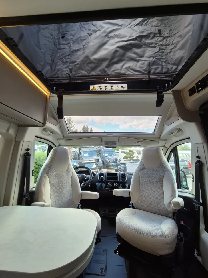 Fahrzeugbild Carado CV640 PRO+ Aufstelldach*Schwenkbad* #30