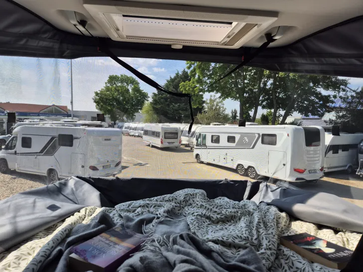 Fahrzeugbild Carado CV640 PRO+ Aufstelldach*Schwenkbad* #33