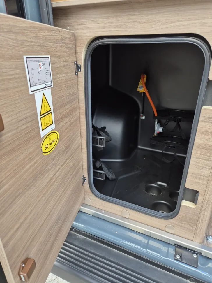 Fahrzeugbild Carado CV640 PRO+ Aufstelldach*Schwenkbad* #43