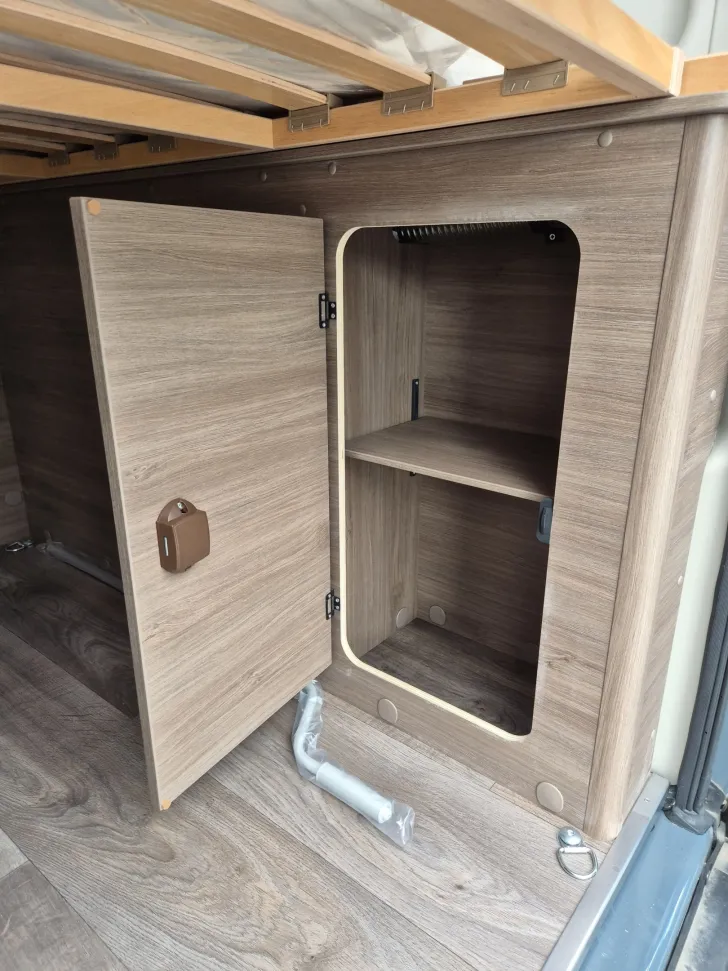 Fahrzeugbild Carado CV640 PRO+ Aufstelldach*Schwenkbad* #44